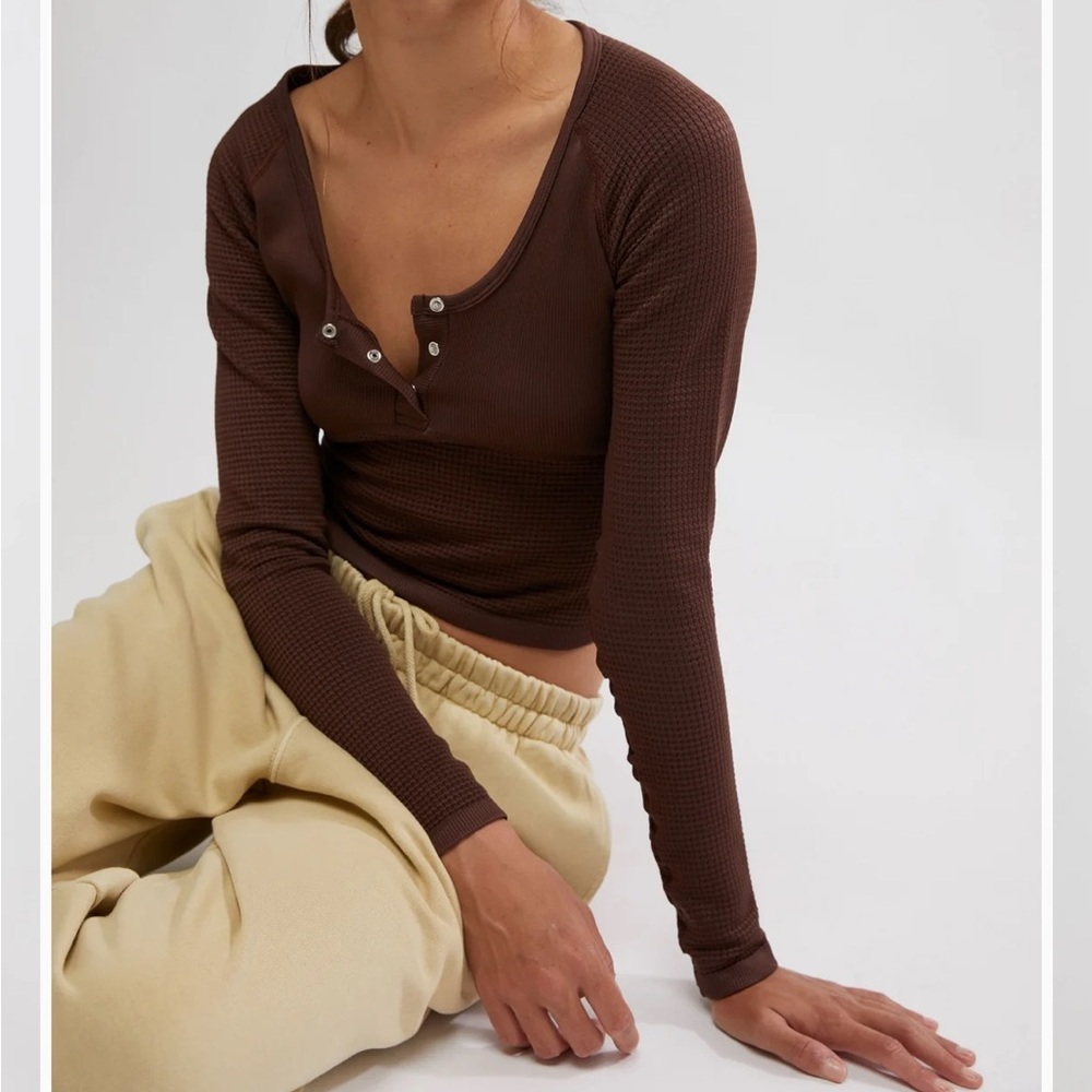 🏷️ Free People Movement Bail Out Long Sleeve Layer in Cocoa Size XS/S NWT